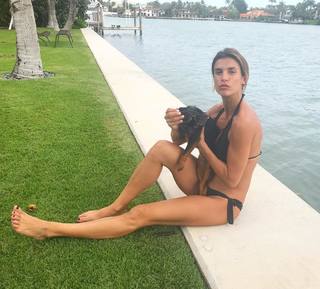 Elisabetta Canalis feet photo thumbnail