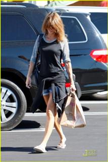 Elisabetta Canalis feet photo thumbnail