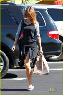 Elisabetta Canalis feet photo thumbnail