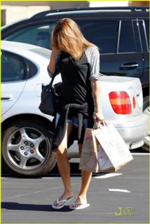 Elisabetta Canalis feet photo thumbnail