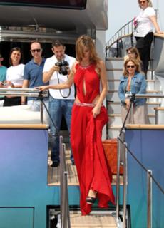 Elisabetta Canalis feet photo thumbnail