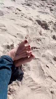 Elisabetta Canalis feet photo thumbnail