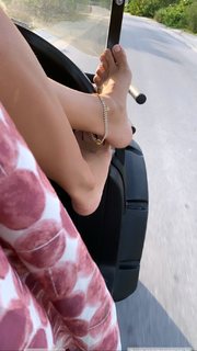 Elisabetta Canalis feet photo thumbnail
