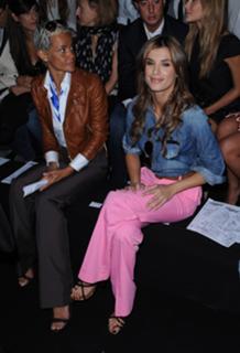 Elisabetta Canalis feet photo thumbnail
