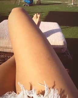 Elisabetta Canalis feet photo thumbnail