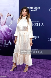 Elisabetta Canalis feet photo thumbnail