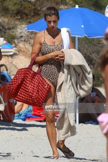 Elisabetta Canalis feet photo thumbnail