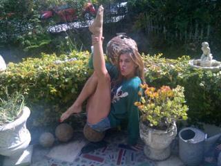Elisabetta Canalis feet photo thumbnail