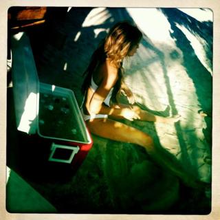 Elisabetta Canalis feet photo thumbnail