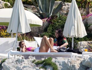 Elisabetta Canalis feet photo thumbnail