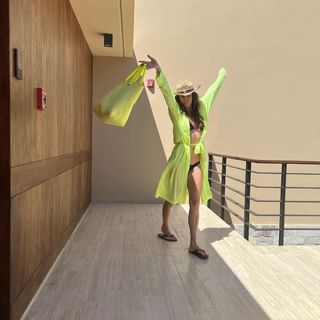 Elisabetta Canalis feet photo thumbnail