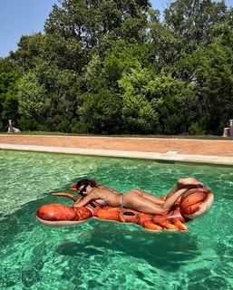 Elisabetta Canalis feet photo thumbnail