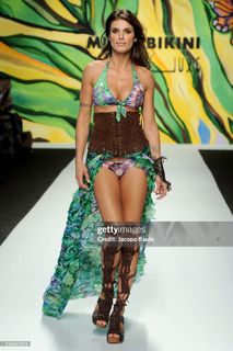 Elisabetta Canalis feet photo 18