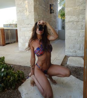 Elisabetta Canalis feet photo 11