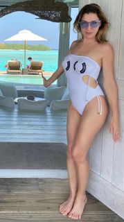 Elisabetta Franchi feet photo thumbnail