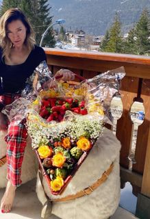 Elisabetta Franchi feet photo thumbnail