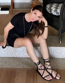 Elisabetta Franchi feet photo thumbnail