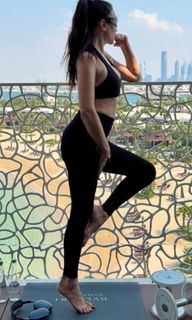 Elisabetta Franchi feet photo thumbnail