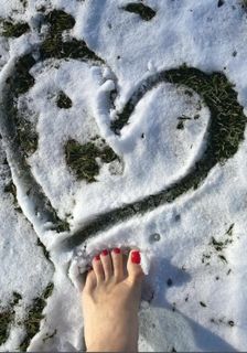 Elisabetta Franchi feet photo thumbnail