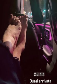 Elisabetta Franchi feet photo thumbnail