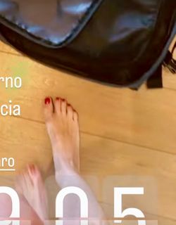 Elisabetta Franchi feet photo thumbnail