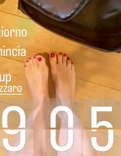 Elisabetta Franchi feet photo thumbnail