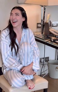 Elisabetta Franchi feet photo thumbnail