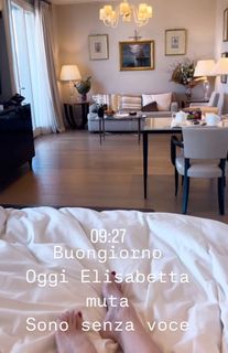 Elisabetta Franchi feet photo thumbnail