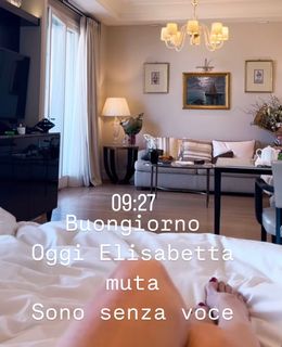 Elisabetta Franchi feet photo thumbnail