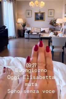 Elisabetta Franchi feet photo thumbnail