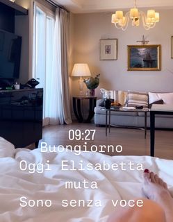 Elisabetta Franchi feet photo thumbnail