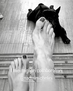 Elisabetta Franchi feet photo thumbnail