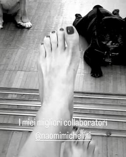 Elisabetta Franchi feet photo thumbnail