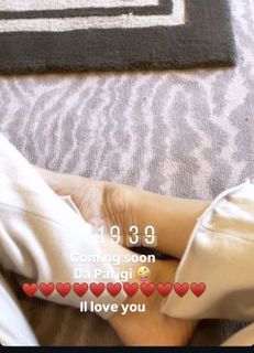 Elisabetta Franchi feet photo thumbnail