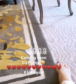 Elisabetta Franchi feet photo thumbnail