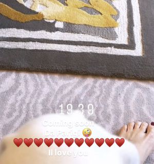 Elisabetta Franchi feet photo thumbnail