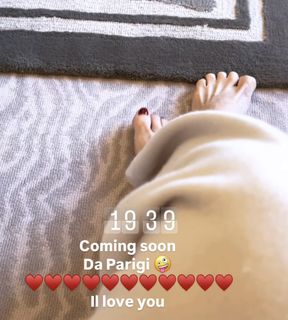 Elisabetta Franchi feet photo thumbnail