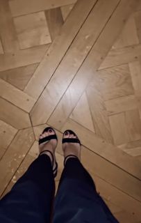 Elisabetta Franchi feet photo thumbnail