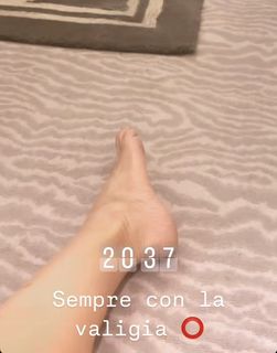 Elisabetta Franchi feet photo thumbnail