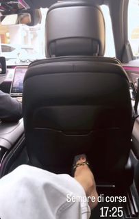 Elisabetta Franchi feet photo thumbnail