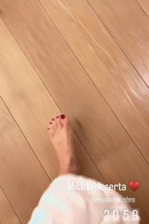 Elisabetta Franchi feet photo thumbnail