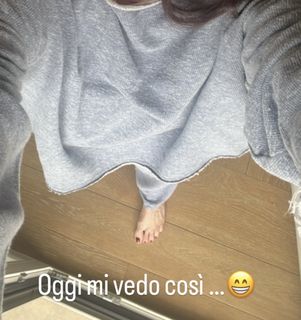 Elisabetta Franchi feet photo thumbnail