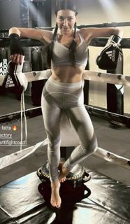 Elisabetta Franchi feet photo thumbnail