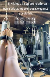 Elisabetta Franchi feet photo thumbnail