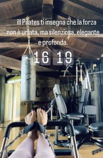 Elisabetta Franchi feet photo thumbnail