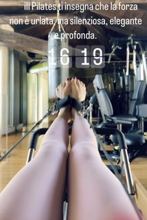 Elisabetta Franchi feet photo thumbnail