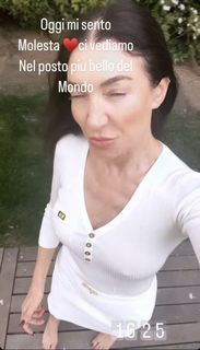 Elisabetta Franchi feet photo thumbnail