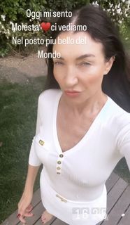 Elisabetta Franchi feet photo thumbnail