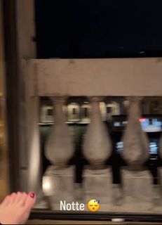 Elisabetta Franchi feet photo thumbnail