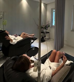 Elisabetta Franchi feet photo thumbnail